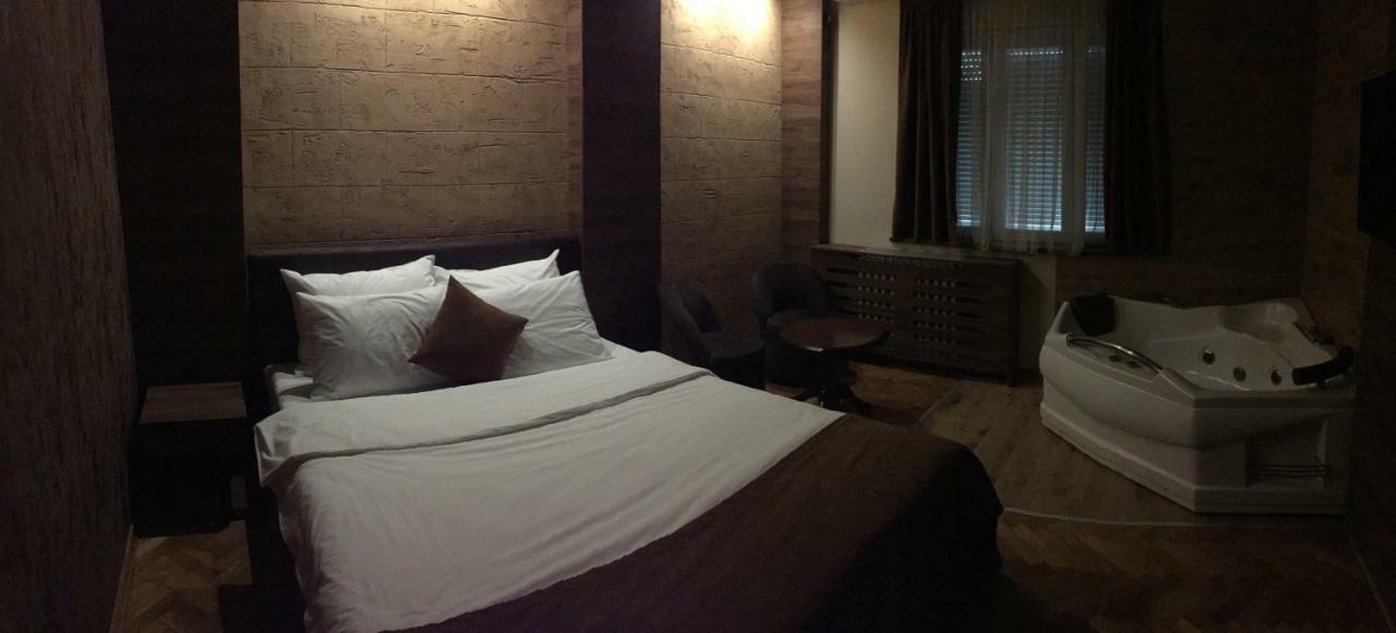 Stan Na Dan Apartman D Lux Jacuzzi 克拉古耶瓦茨 外观 照片